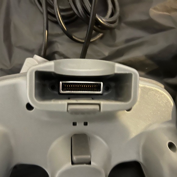 Nintendo 64 controllers - Picture 3 of 5